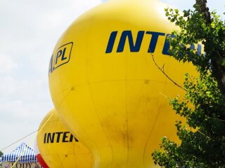 balon reklamowy  na parkingu EXPO.jpg