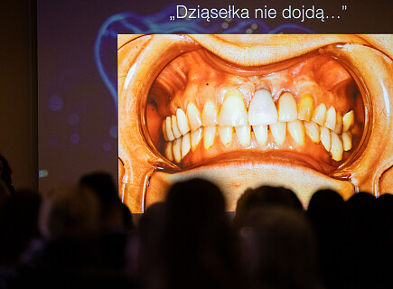 Międzynarodowe Targi Stomatologiczne KRAKDENT w Krakowie (2).jpg